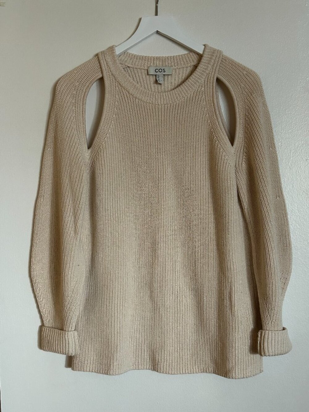 COS Knitted Cut-Out Jumper in Cream Size M